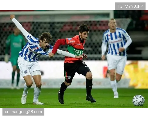 门兴格拉德巴赫3-0大胜波鸿，三个进球均来自快速转换中的纵深推进